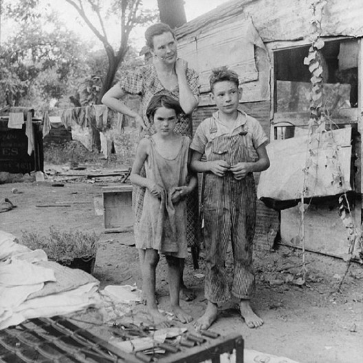 a mother and her children living in a shantytown in Oklahoma in 1936