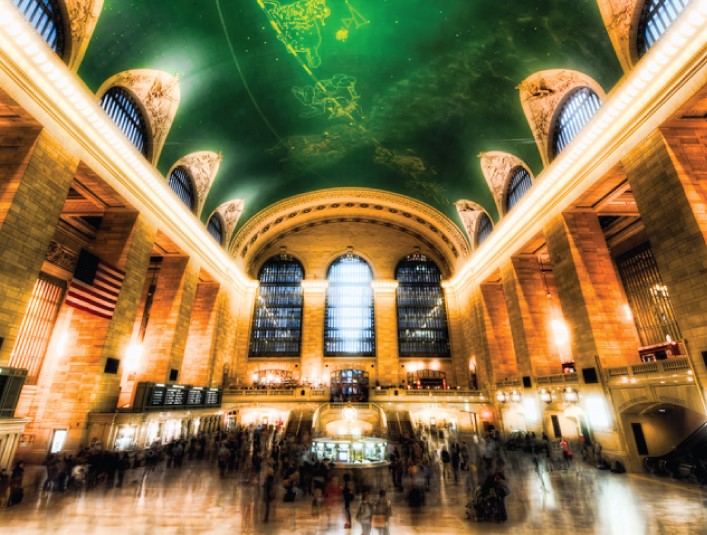 Photo shows the hustle and bustle of Grand Central Station